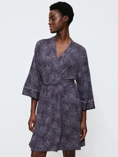 SZLAFROK TRIUMPH AURA SPOTLIGHT ROBE 01