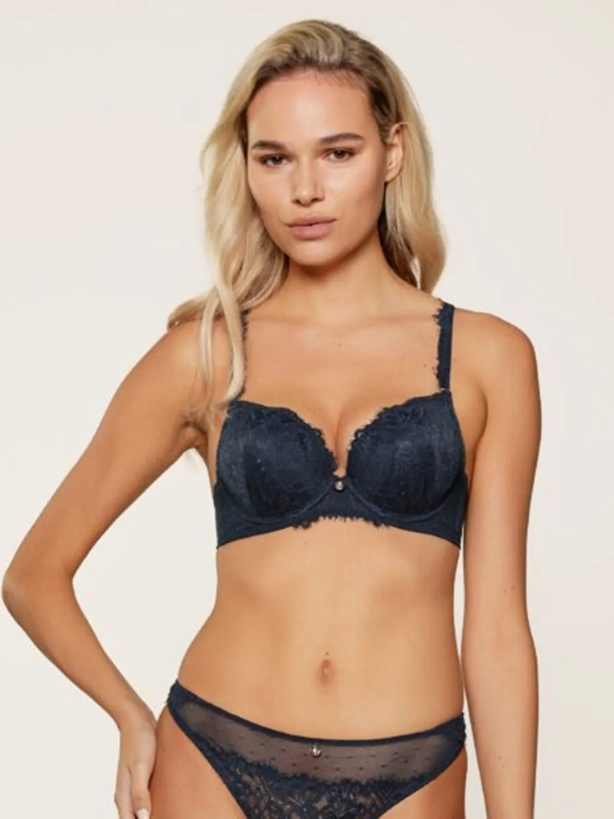 BIUSTONOSZ LINGA DORE 8003