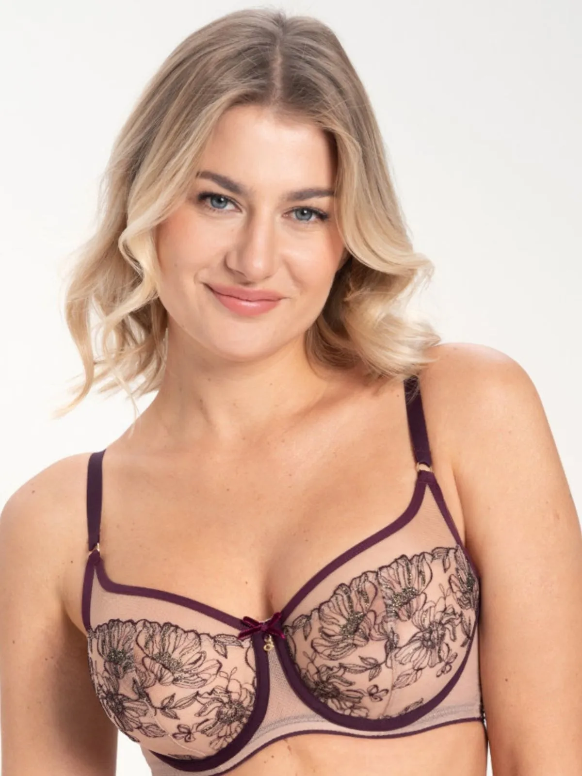 BIUSTONOSZ SAMANTA SILVIA 143