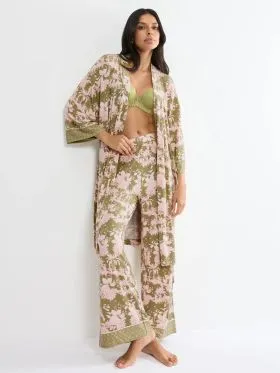 SZLAFROK TRIUMPH AURA SPOTLIGHT ROBE 01