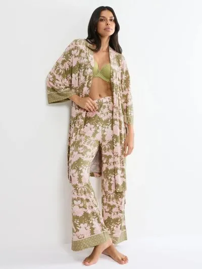 SZLAFROK TRIUMPH AURA SPOTLIGHT ROBE 01