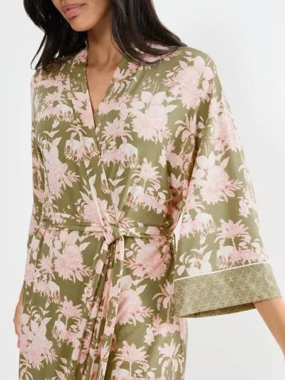 SZLAFROK TRIUMPH AURA SPOTLIGHT ROBE 01