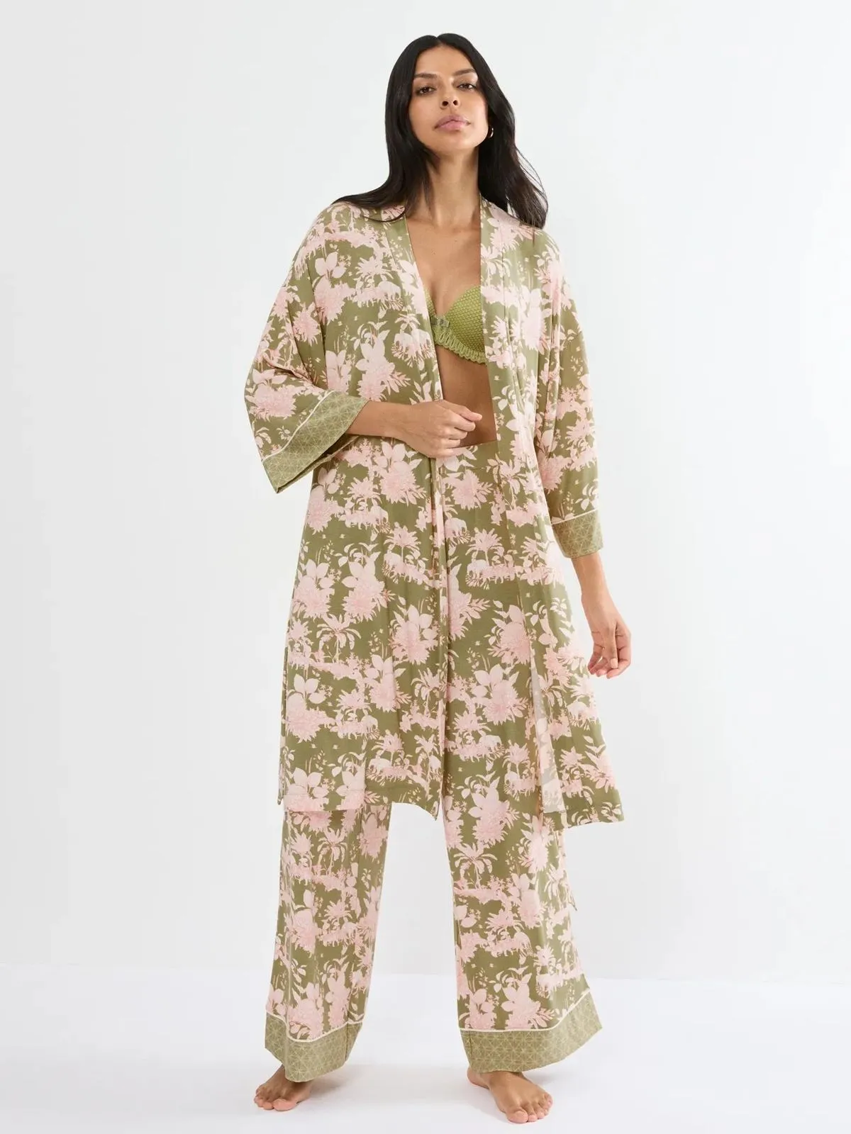 SZLAFROK TRIUMPH AURA SPOTLIGHT ROBE 01