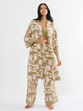 SZLAFROK TRIUMPH AURA SPOTLIGHT ROBE 01