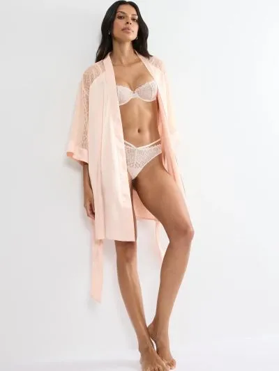 SZLAFROK TRIUMPH A WEEKEND TO REMEMBER ROBE