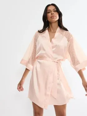 SZLAFROK TRIUMPH A WEEKEND TO REMEMBER ROBE