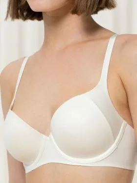 BIUSTONOSZ TRIUMPH BODY MAKE-UP SOFT TOUCH WP EX