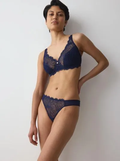 FIGI TRIUMPH AMOURETTE SPARKLE STRING